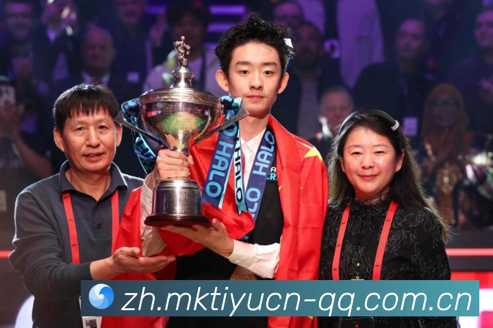 卡瓦尼职业生涯回顾与进球艺术解析全方位盘点战术观察:最新赛事动态与深度分析 卡瓦尼职业生涯回顾与进球艺术解析全方位盘点战术观察:最新赛事动态与深度分析